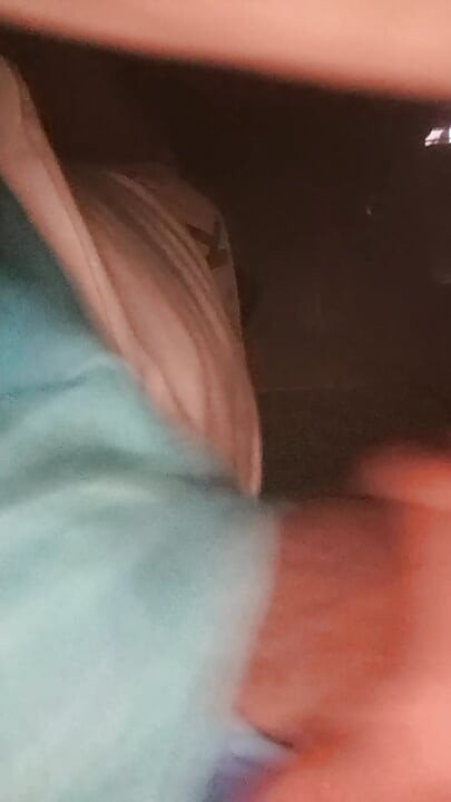 מוקדם מאוד בבוקר איסמאטדווה הקטנה שלי אומרת בוקר טוב