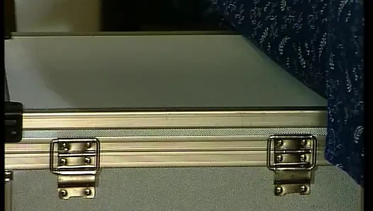 Şimdiye kadar külotlu çorapla sikilen en çarpıcı Alman bebek