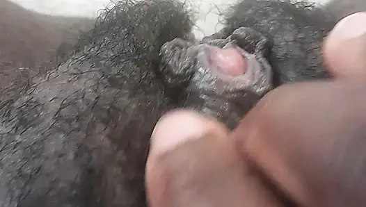 Büyük klitorisli Alman siyah şişman kıllı ıslak amcık yakın çekim