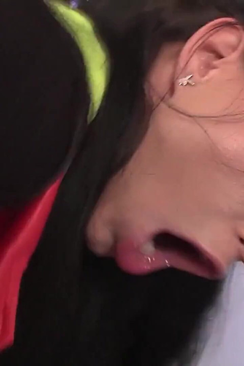 Horny slut screams in pleasure as she gets fucked to a mouth cumshot