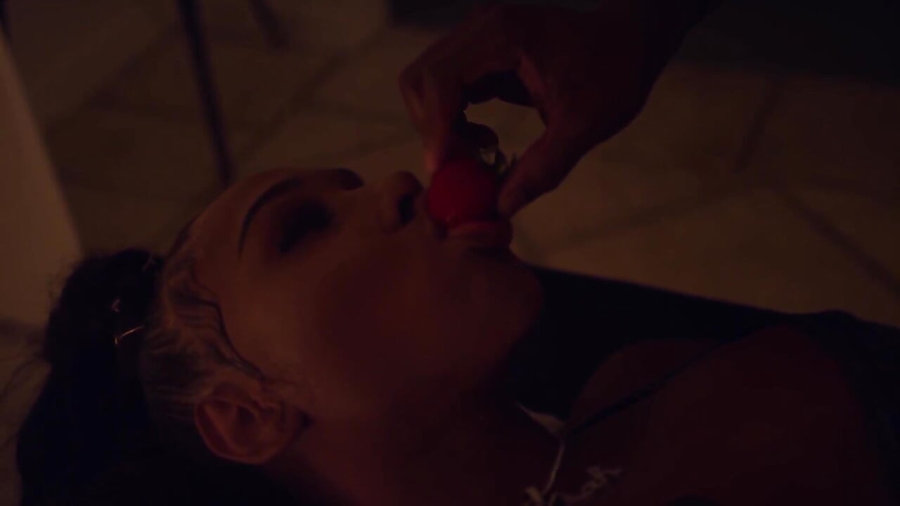Erotic Oil Massage 3 Sum W/ TS Paris