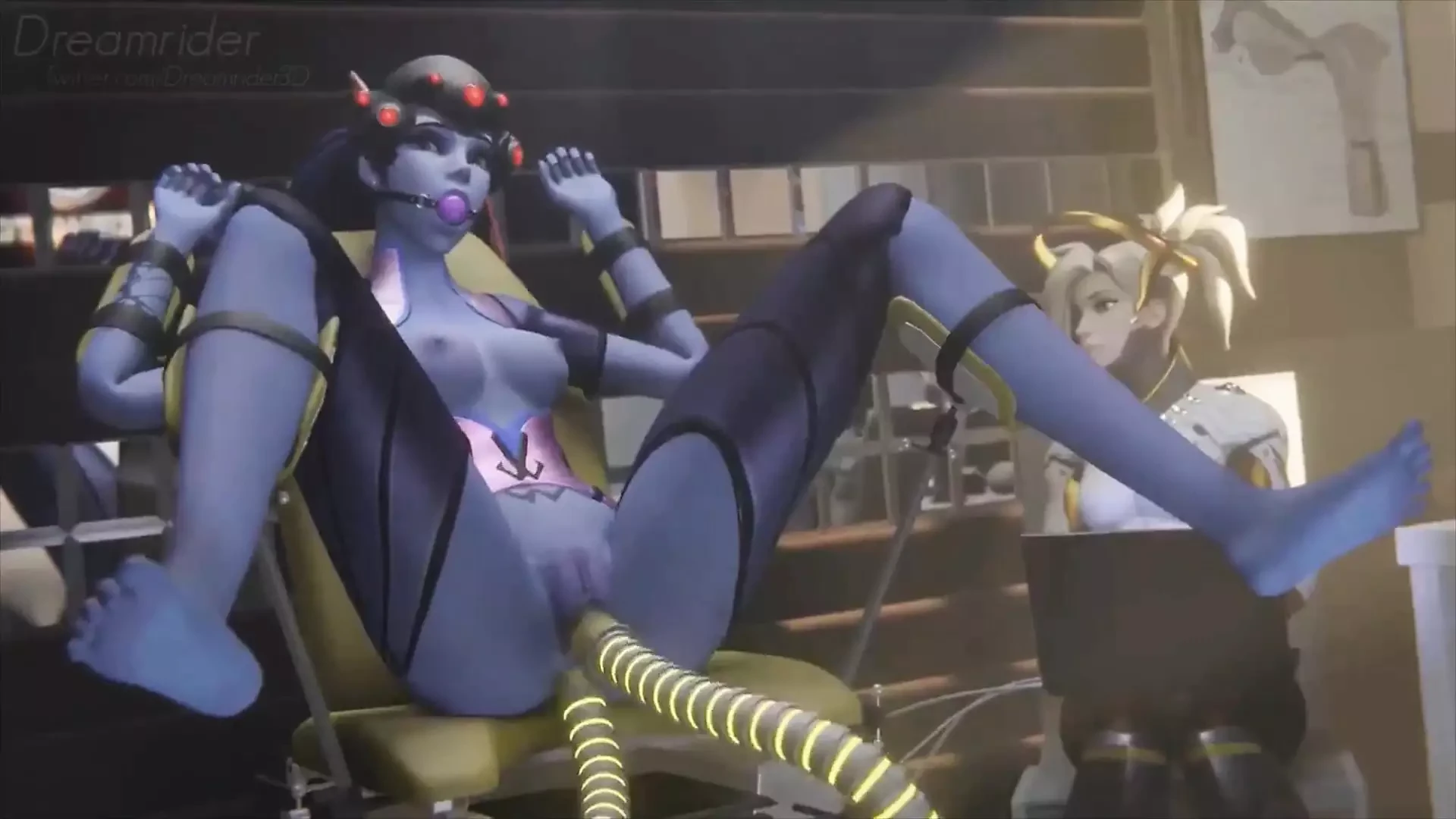 Widowmaker dikongkek dalam kedua-dua lubang