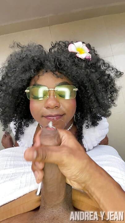 I can't resist this big ass and busty Milf