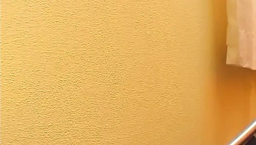 Очаровательной девушке-брюнетке лижут киску и трахают игрушками