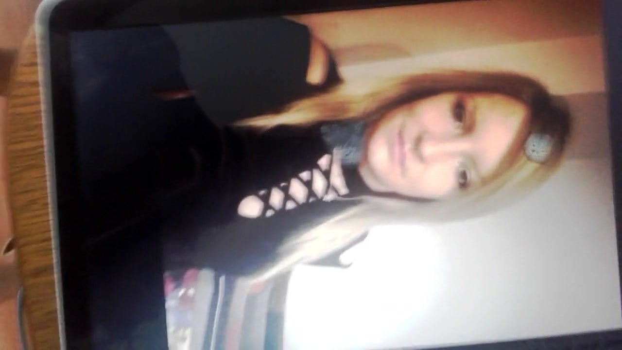 a friend cums on the photo of my girlfriend Klaudia 2