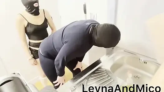 18 yaşındayım ve erkek arkadaşıma strap-on takmayı seviyorum