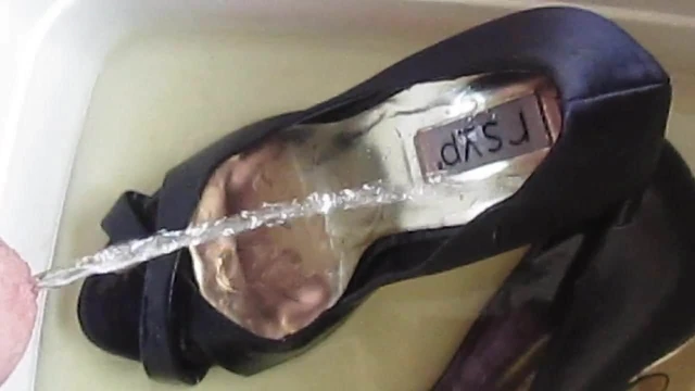 More Pissing Purple Peep Toes MrMessyshoes p1