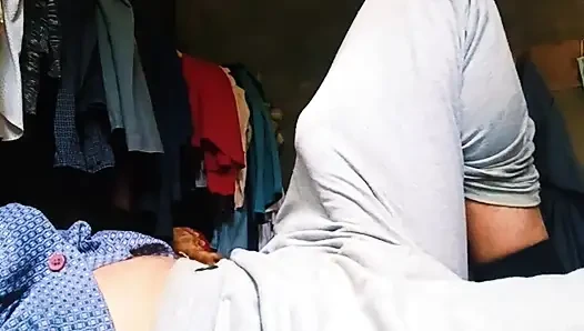 Yaşlı adam mastrubasyonun tadını çıkarıyor