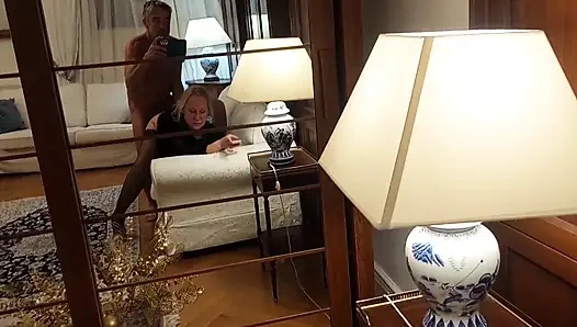 Schöne Blonde Selena Posiert Und Hat Sex