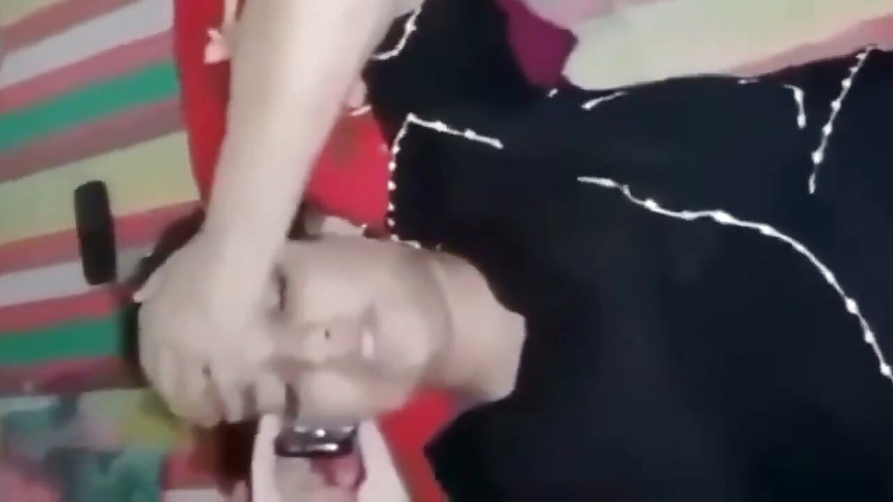 흑누나를 입고 오빠가 뒤에서 따먹고 후배위 스타일로 따먹어