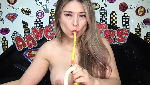 Я глубоко в глотку супер длинной резиновой змеи!!