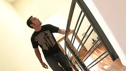 Cewek pemandu sorak yang lagi asik masturbasi ngentot sama cowok mesum yang beruntung