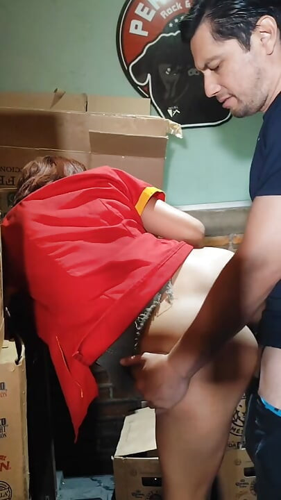 Șeful își înșală soția cu angajatul său