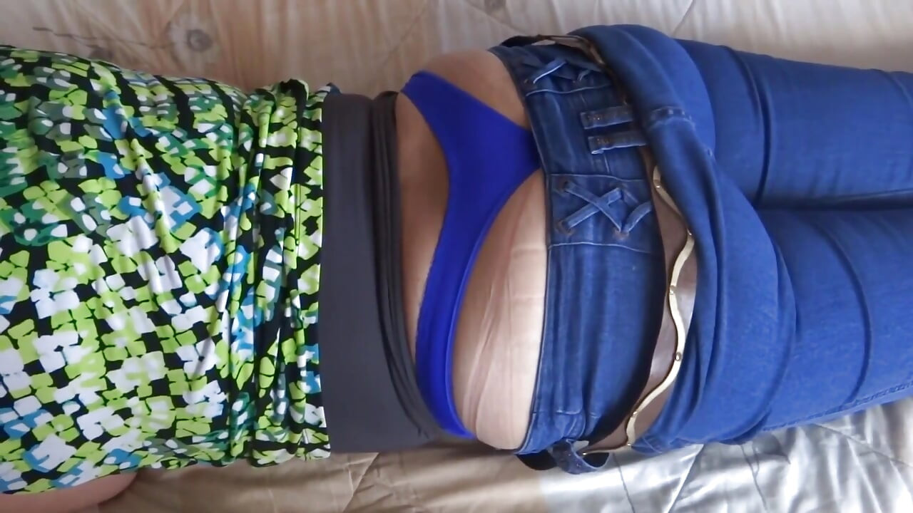 Stepson asks stepmother to masturbate to fuck her and she accepts