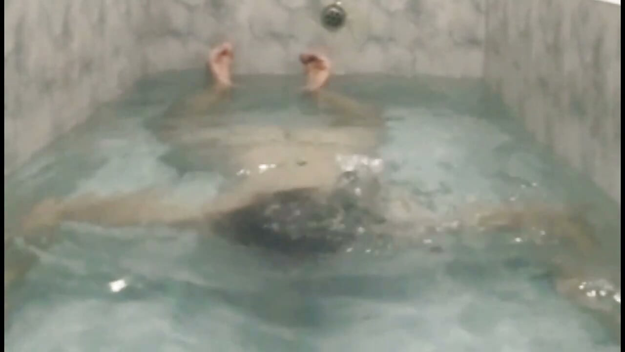 Bandar sissy underwater flexible bath with orgasm