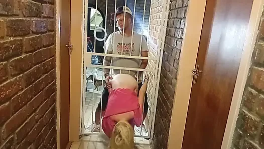 Cezalı olsam bile üvey babam erkek arkadaşımı sikmeme engel olamıyabiliyor