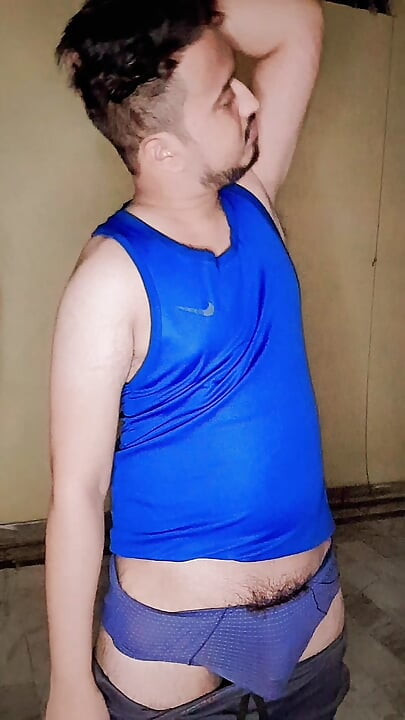 chaddi ke lund ka paani nikal gya