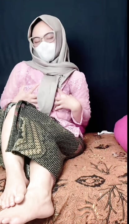 Narrow pussy kebaya pink, squirt at the end