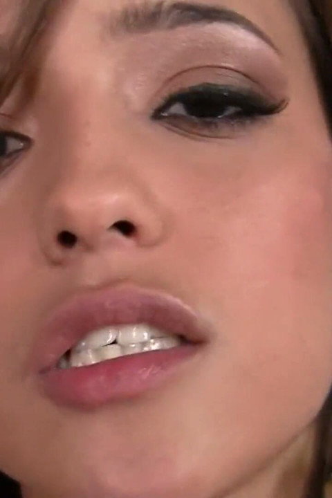 Petite latina babe Melanie Rios loves a good quick fuck!