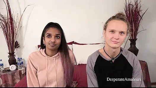Desperate Amateurs миниатюрной рыжей Pepper Hart и тинке Kiki Sweet долбят их тугие киски большими белыми членами