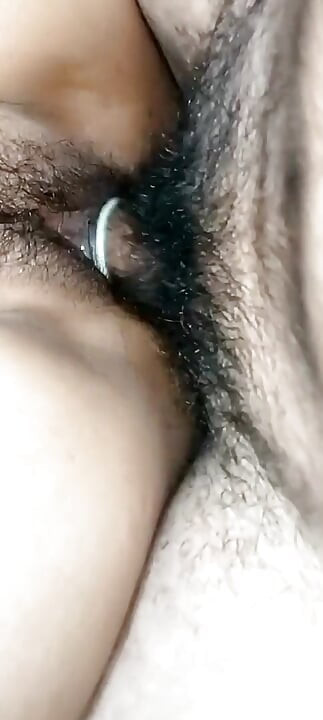 India nepalí gimiendo follando delante de su marido en casa