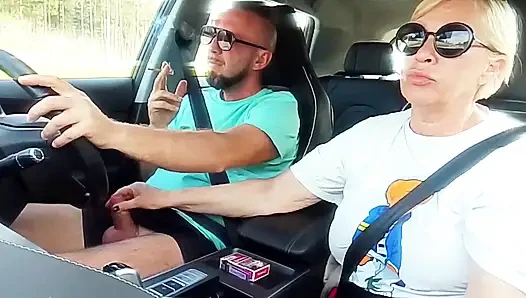 Familienfahrt mit dem Auto mit der Stiefmutter
