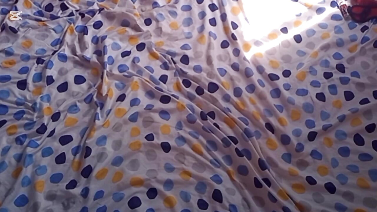 Azgın Hintli evli kadın kalın yarak üzerinde öğürüyor