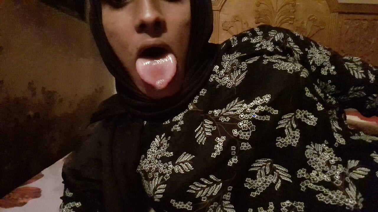 Desi hijabi sissy crossdresser handjob and insert finger her ass hole