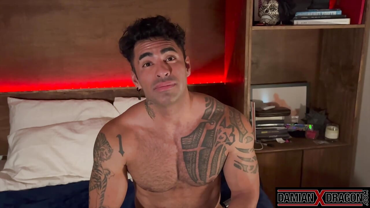 Hunk yıldızı Damian Dragon eşcinsel bir götü yarağıyla nasıl memnun etmeyi biliyor