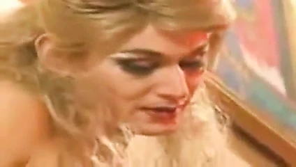 Adımlarda iki travesti