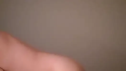 Orta yaşlı seksi kadın yarağa biniyor