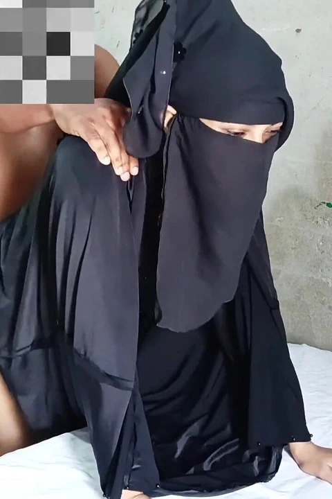 穆斯林女人几乎没被电工干