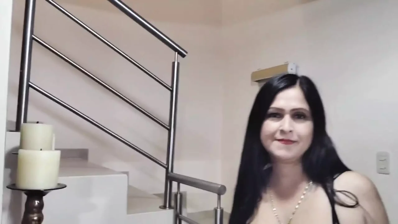 我发现我的舞蹈女人非常性感，我吮吸她美丽的阴户。