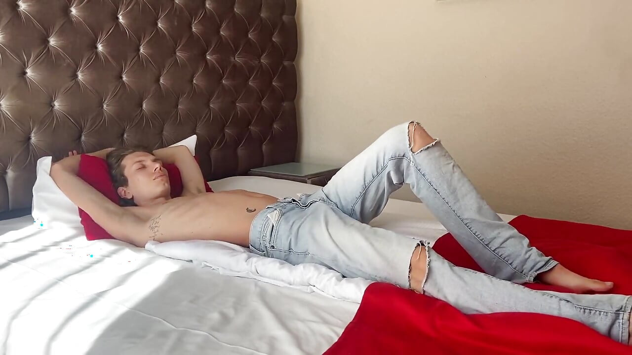 French Twink with Long Hair Jerk off in His Hotel