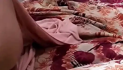 Überraschungsdreier Mit Sexy Stiefschwester Und Bester Freundin