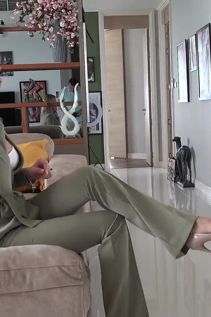 645 Isteri Saya Di bawah Kawalan Kasut Sihir