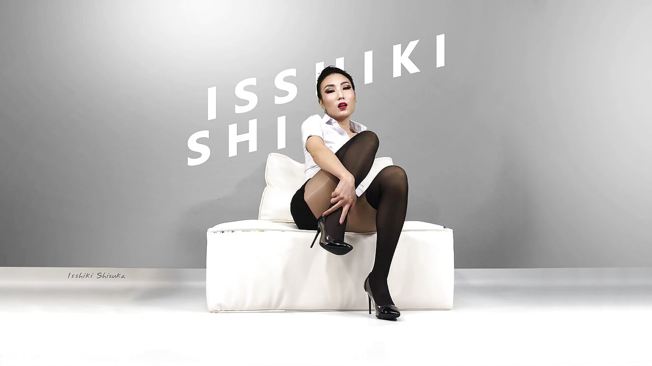 She enjoys exercising while wearing stockings-Isshiki Shizuka 01
