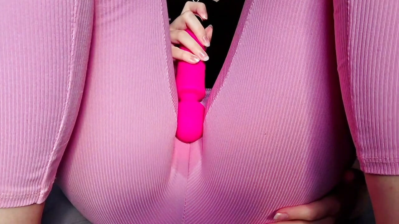 Pembe pantolon ıslanıyor