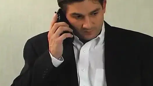 Blonde MILF nimmt es tief in muschi und arsch