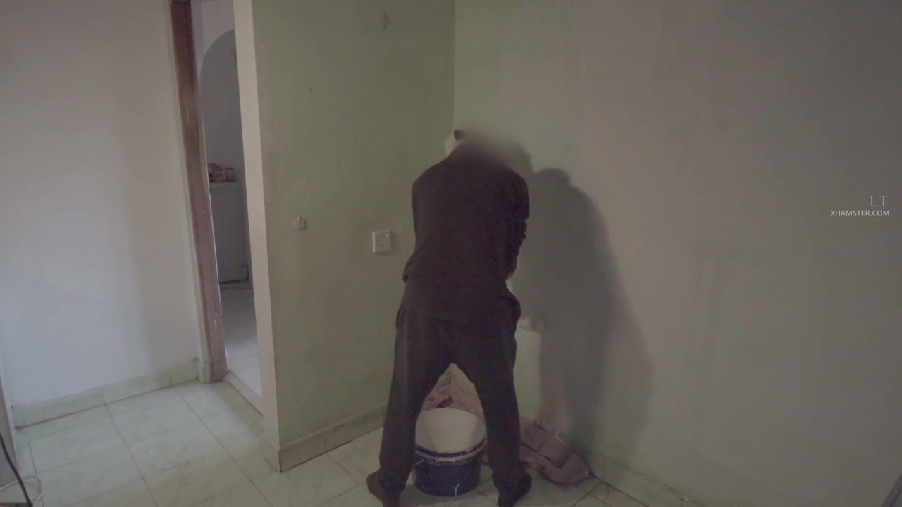 Honey guy shows off his dick to young worker