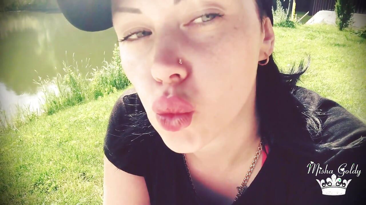 Duck face outdoor, making my lips much bigger!
