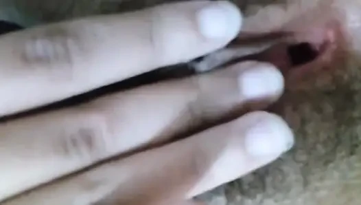 Ägyptische algerische frau spielt mit ihrer lieben muschi, bis sie fickt, eine arabische muschi voller haare