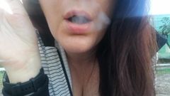 Fume alguns cigarros super sexy com Nicoletta