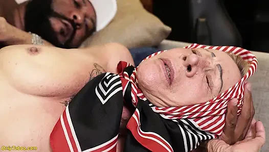 79 yaşındaki nine göt sikişine hazır