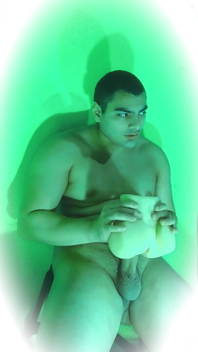 Green - Masturbation - Cristopher Rebellato - Big Penis - Vertical Video - Muscular