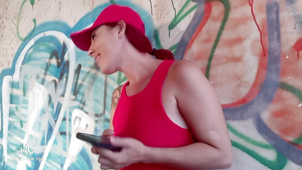 Wife Escapes to Give a Blowjob to the Worker of a Ruined Constructions