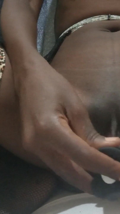 "Biglips38 yakın çekim dildo kullanarak mastürbasyon ve orgazm olma" dan büyüleyici an