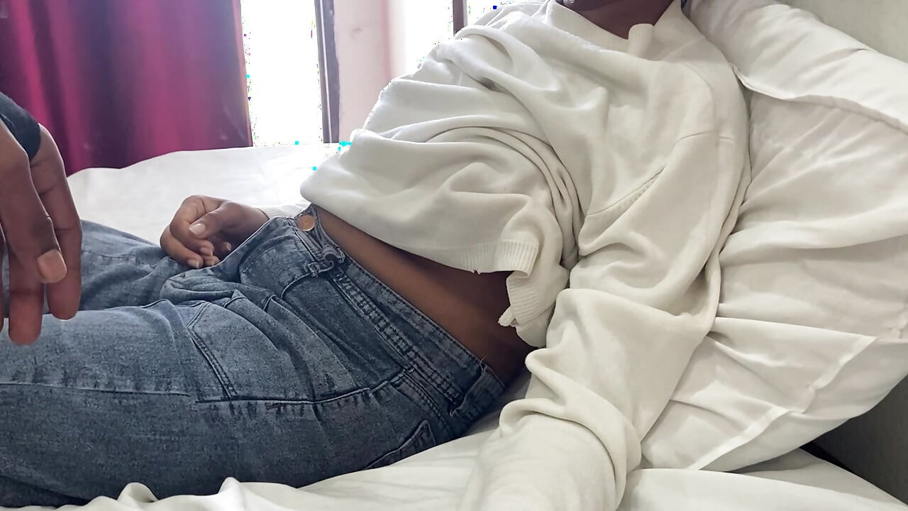 好色的寶貝高潮迭起 感性舔舐完美奶子和乳頭遊戲