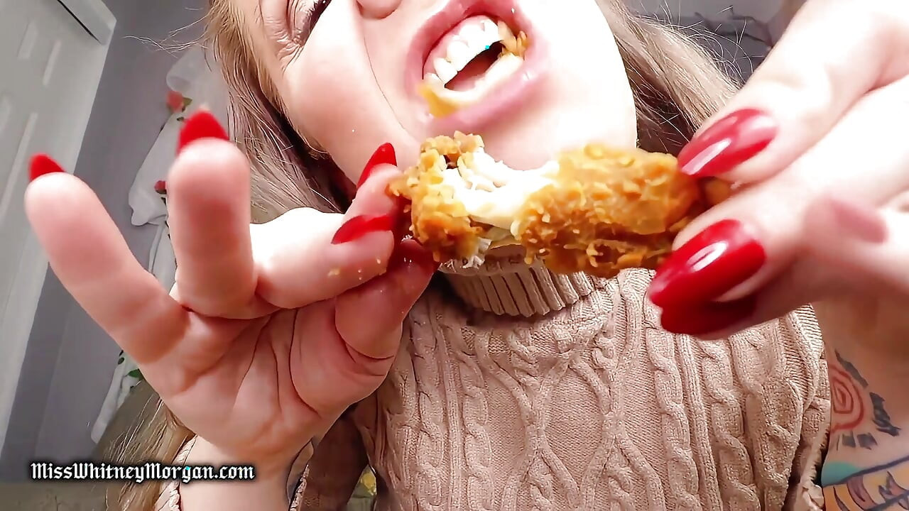 Miss Whitney Morgan: Fried Chicken Eating Asmr