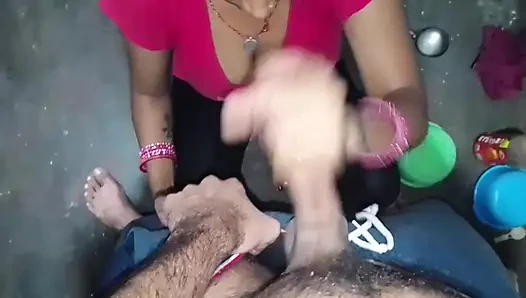 Video rekaman seks tante seksi india lagi asik nyepong kontol ke apni boobs pe, audio bahasa india